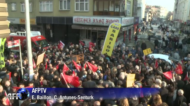 Municipales en Turquie: le candidat du CHP ratisse les quartiers d'Istanbul