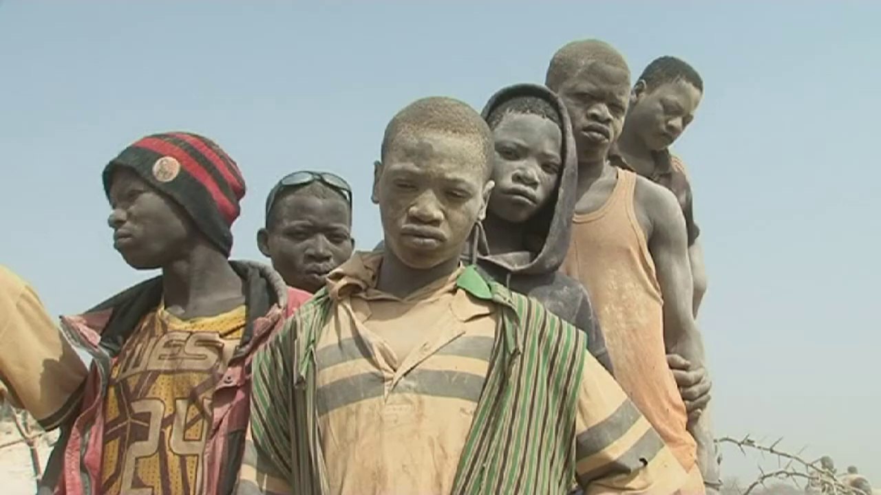 Children risk their lives for gold in Burkina Faso