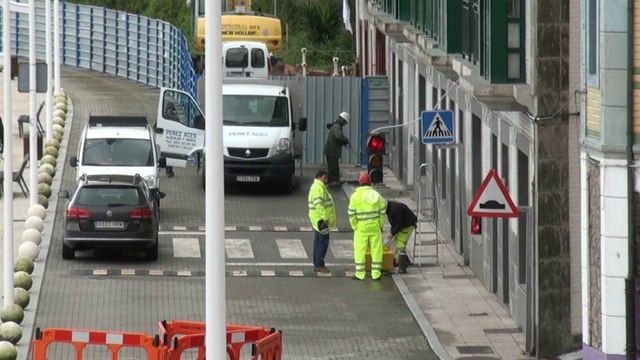 Instalación del semáforo del Paseo Marítimo Candás - Perlora