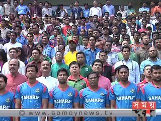 লাখো কন্ঠের সঙ্গে জাতীয় সংগীত গাইলেন