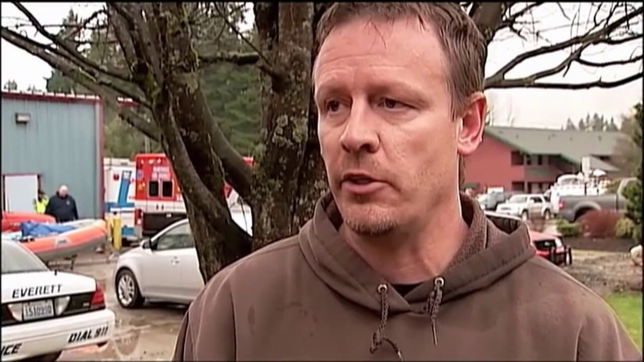 Volunteer rescuers ignore US landslide restrictions