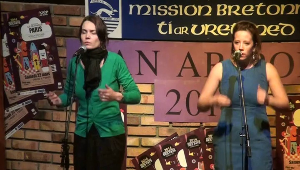 Emilie et Annaïs au Kan ar Bobl IdF 2014