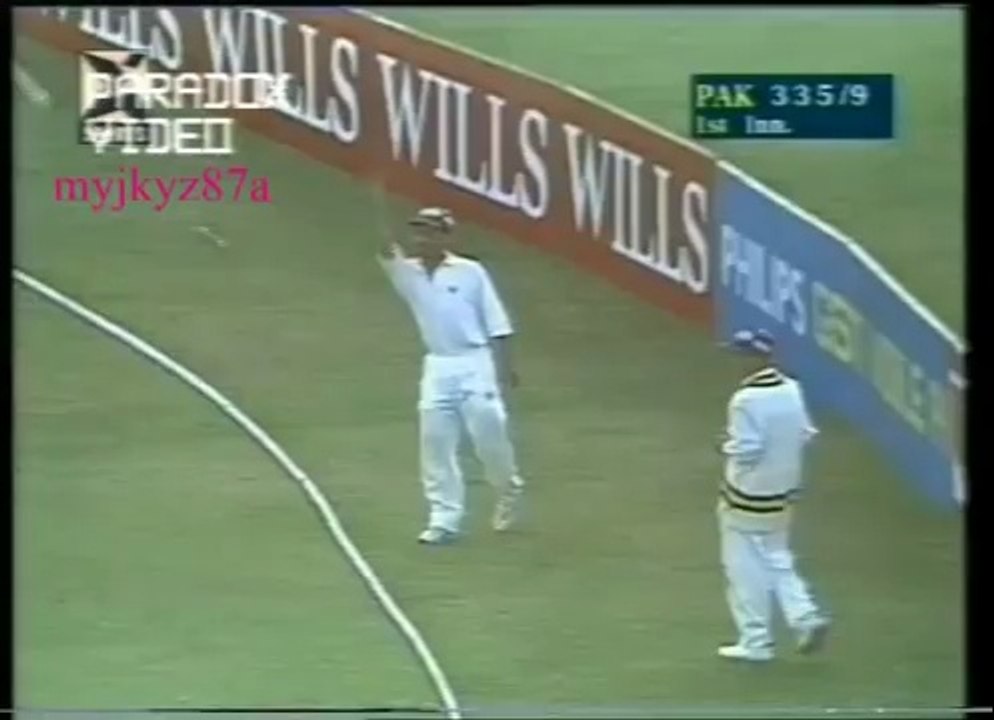 Azhar_mehmood_128_in_his_DEBUT_test_vs_Sa_at_Rawalpindi_1997