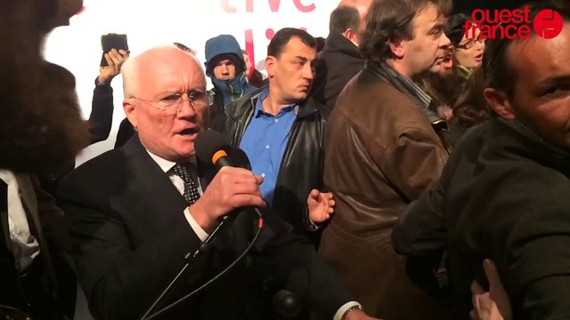 Le meeting du PS à Rennes salle de la Cité forcé d'être annulé par des manifestants