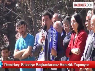Demirtaş: Belediye Başkanlarımız Hırsızlık Yapmıyor