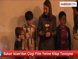 Bakan İslam'dan Çizgi Film Yerine Kitap Tavsiyesi