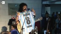 Rosana canta en el metro de Buenos Aires