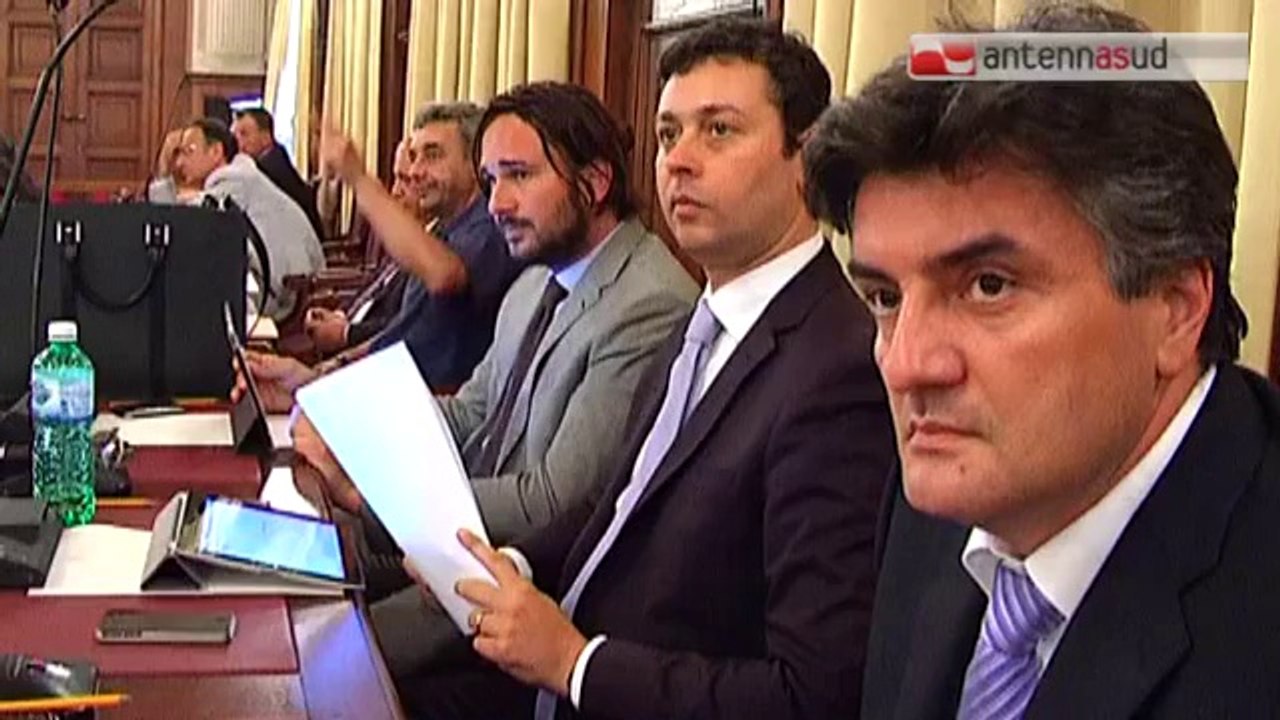 TG 26.03.14 Bari, con i Municipi verranno dimezzati i costi della politica