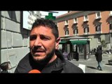 Napoli - Cittadino ripulisce a sue spese Piazza Carolina (26.03.14)