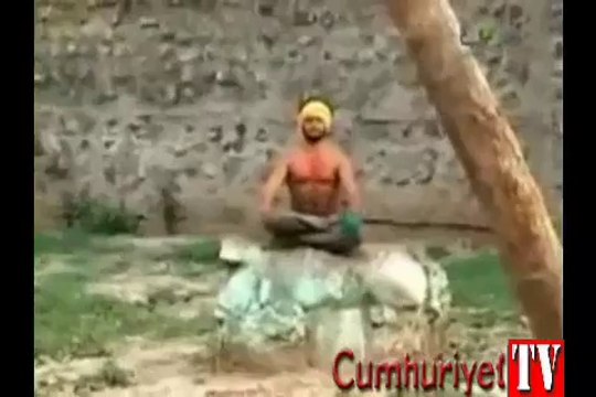 Alkolü genç kaplanlara meydan okudu