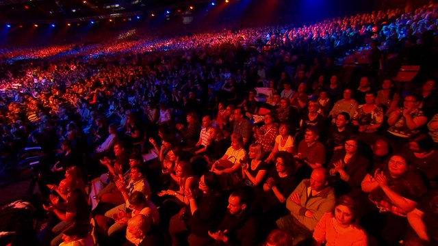 Les Enfoirés font la promotion du CD et DVD Bon anniversaire Les Enfoirés a capella