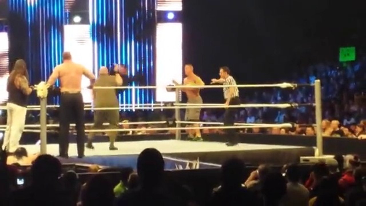 مباراة فريق الدرع و جون سينا ضد عائلة وايت و كين من عرض سماك داون بتاريخ 28/3