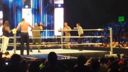 مباراة فريق الدرع و جون سينا ضد عائلة وايت و كين من عرض سماك داون بتاريخ 28/3