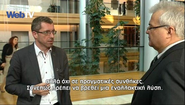“Δεν μπορούμε να καταδικάσουμε ένα έθνος στη φτώχεια για μια γενιά” τονίζει σε συνέντευξή του στη διαδικτυακή τηλεόραση του ΑΠΕ ΜΠΕ ο λουξεμβούργιος Χριστιανο-κοινωνιστής ευρωβουλευτής Φρανκ Ενγκελ. “Είμαι εντελώς πεπεισμένος ότι δεν μπορείτε να “πουλή