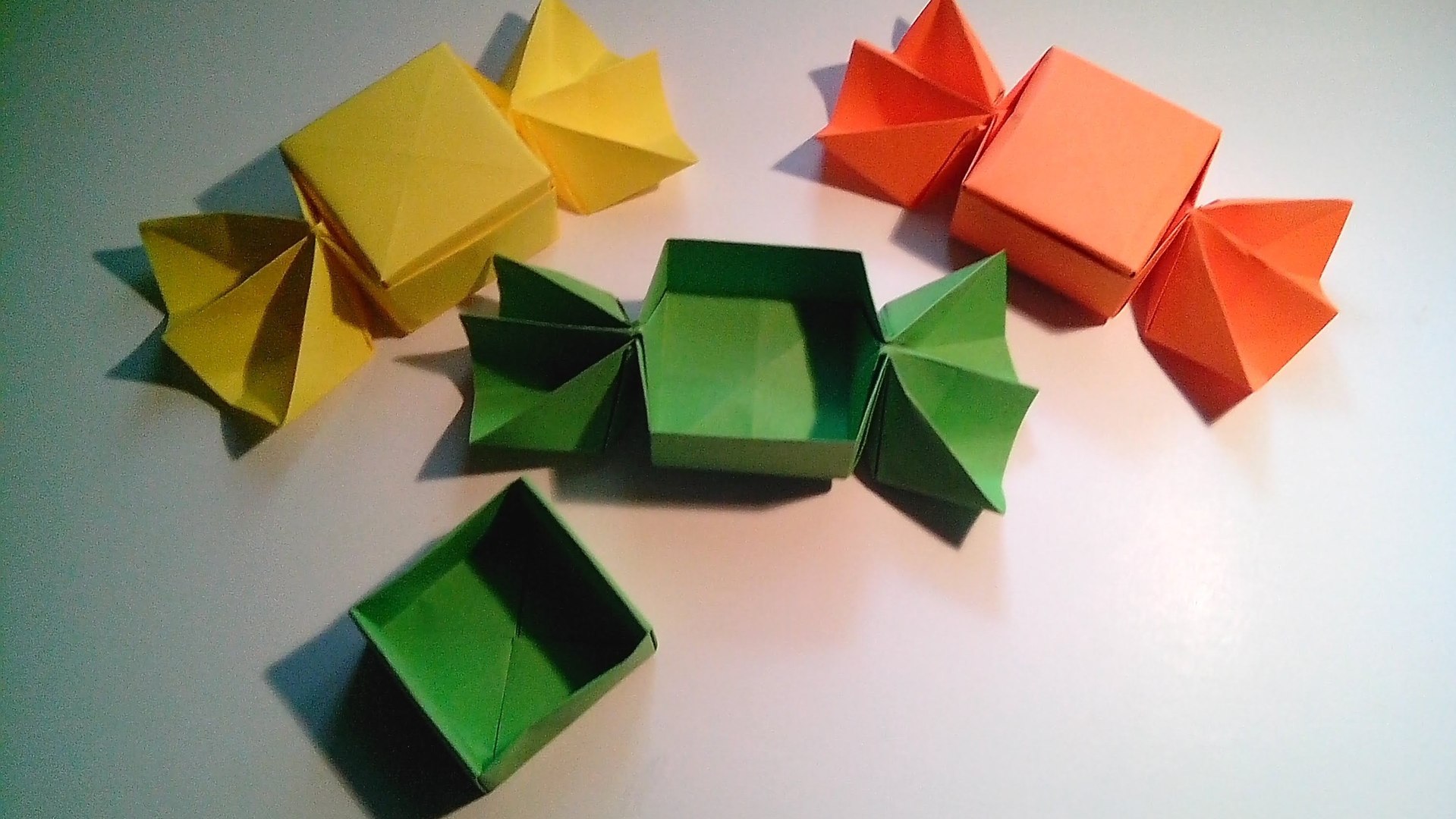Como hacer una caja caramelo de papel (sin pegamento) - video Dailymotion