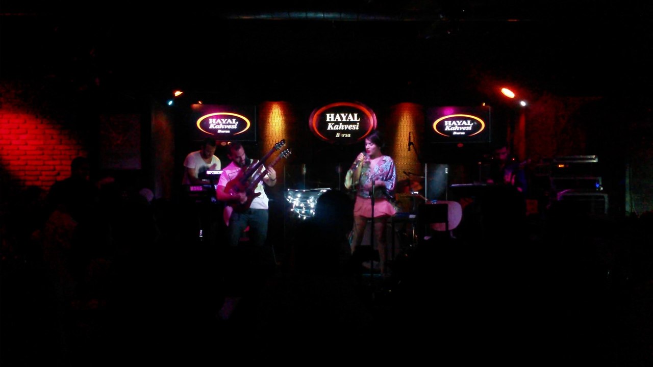 Ceylan ERTEM Hayal Kahvesi Bursa