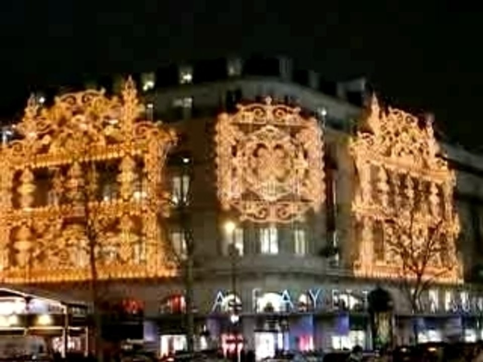 Galleries lafayette, de nuit...  lumiere