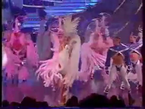 le prologue bleu de la revue C'est Magique ! du Lido de Paris