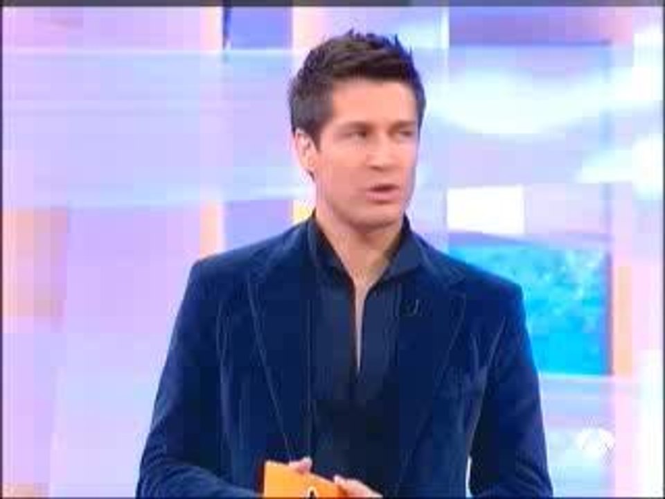 Primera aparición de Michel en DEC (3)