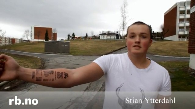 Tatouage le plus ridicule du monde... Un ticket de McDo sur le bras!