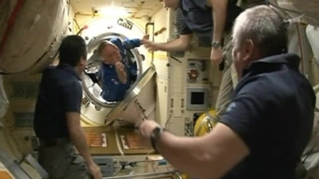 Soyuz docks succesfully, astronauts meet