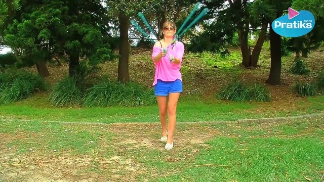 Jonglerie - Comment réaliser la figure du papillon avec des bolas ou poïs