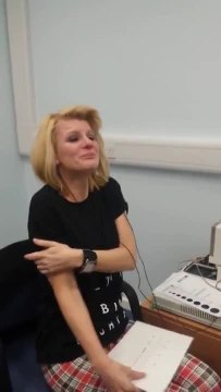 Une femme entend pour la première fois de sa vie