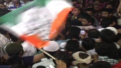 Naghma slaps a man during election rally for molesting her