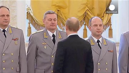 Kırım'daki tüm askeri üslerde Rus bayrağı dalgalanmaya başlandı