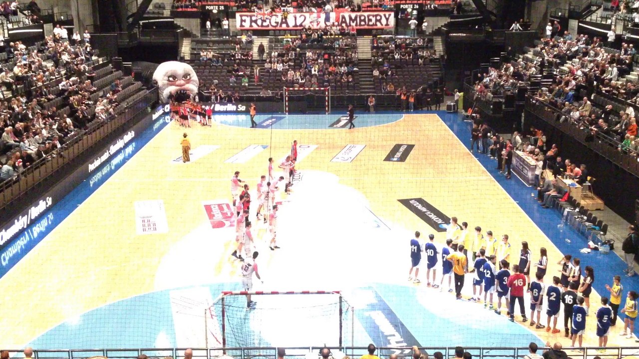 ENTREE DES JOUEURS CHAMBERY SAVOIE  HANDBALL CONTRE CESSON RENNES AU PHARE