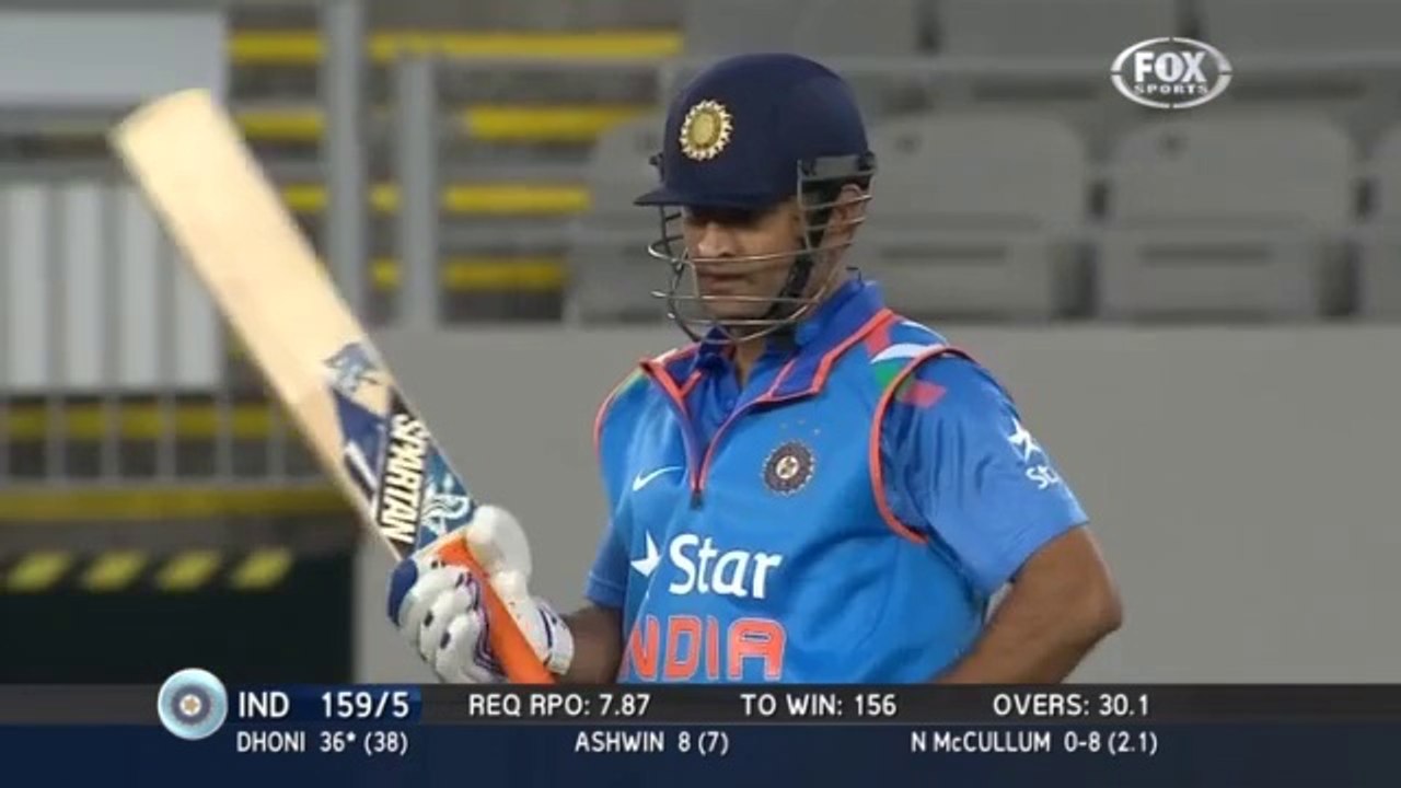 MS Dhoni 50 v New Zealand - 3rd ODI 2014