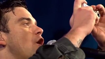 Robbie Williams Konserinde Herkes Aynı Anda Flaşlı Fotoğraf Çekerse