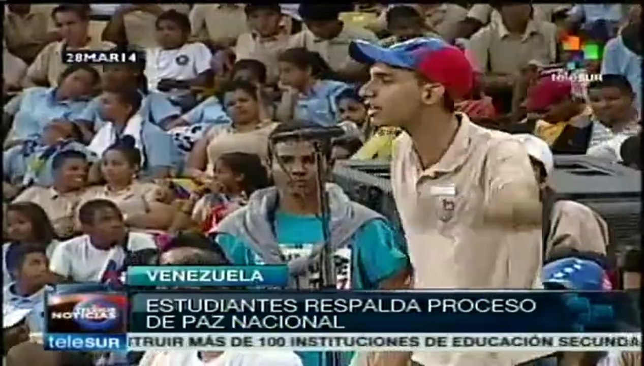 Maduro anuncia 80 mil becas a estudiantes de nivel medio