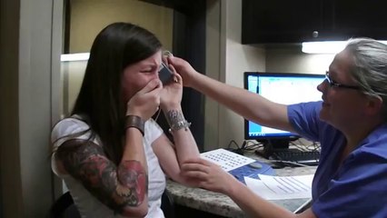 İlk Kez Kendi Sesini Duyan Kız