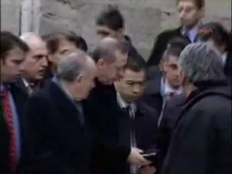 Alucra Vakıf Başkanımız Sn. Necdet BEKÇİ ve Başbakanımız Sn. Recep Tayyip Erdağana Vakıf Ajandamızı teslim ettik