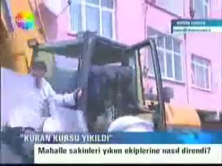 Akp kuran kursu yıktı Van akdamarda ermeni kilisesi açtı