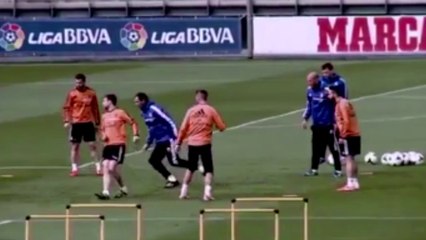 Quand Sergio Ramos ridiculise Illarramendi... puis s'excuse !