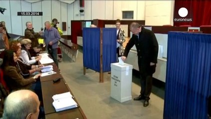 Slovaks go to polls to choose country's new president