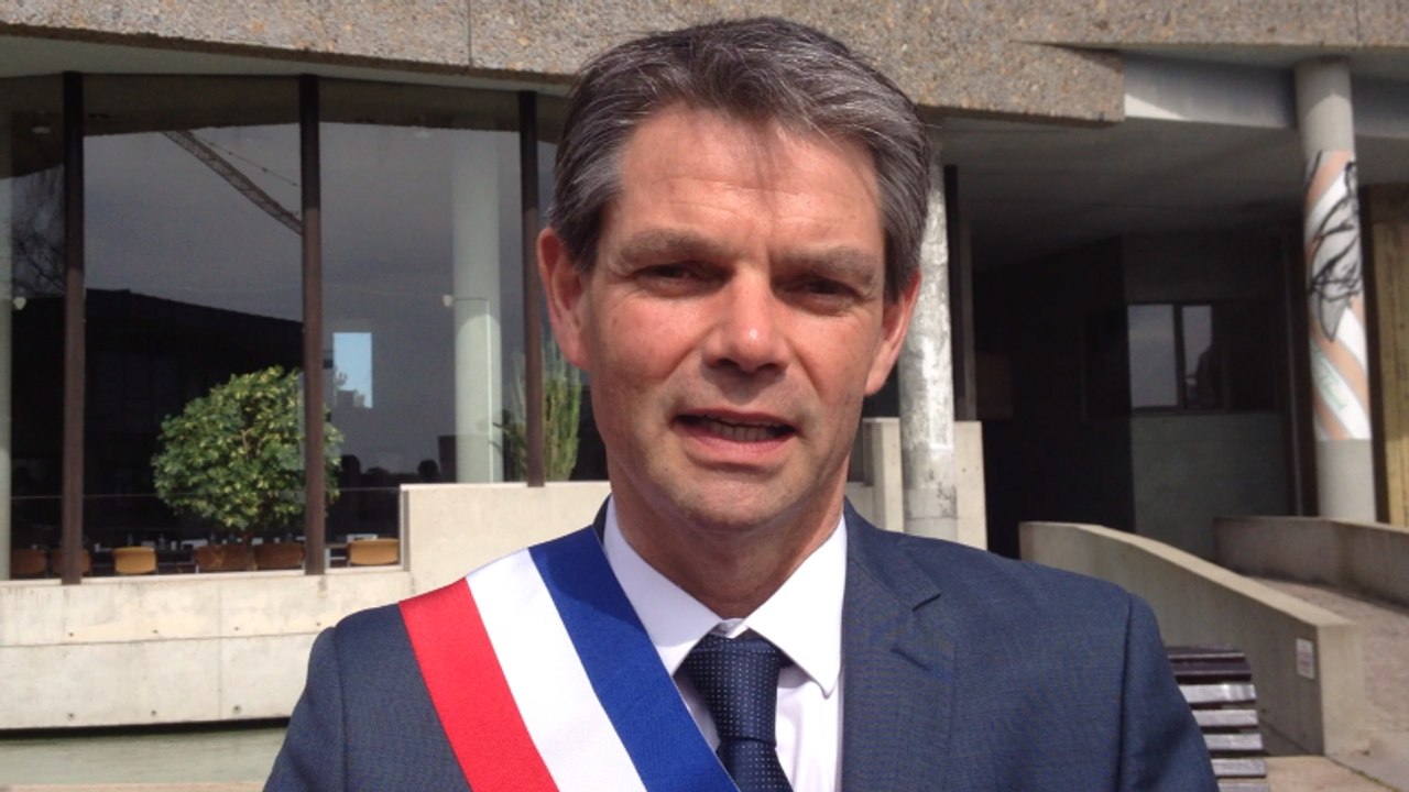 Maire et opposition après l'installation du conseil