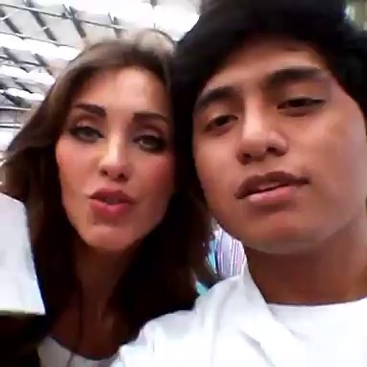 Anahi z fanami na zbiórce pieniędzy Czerwonego Krzyża w Chiapas (03.2014)