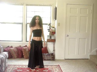 Learn to bellydance:Turns and spins
