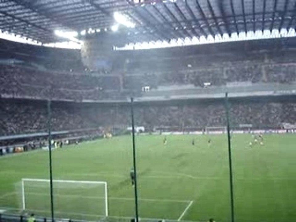 MATERRAZZi QUI SE FAIT INSULTER