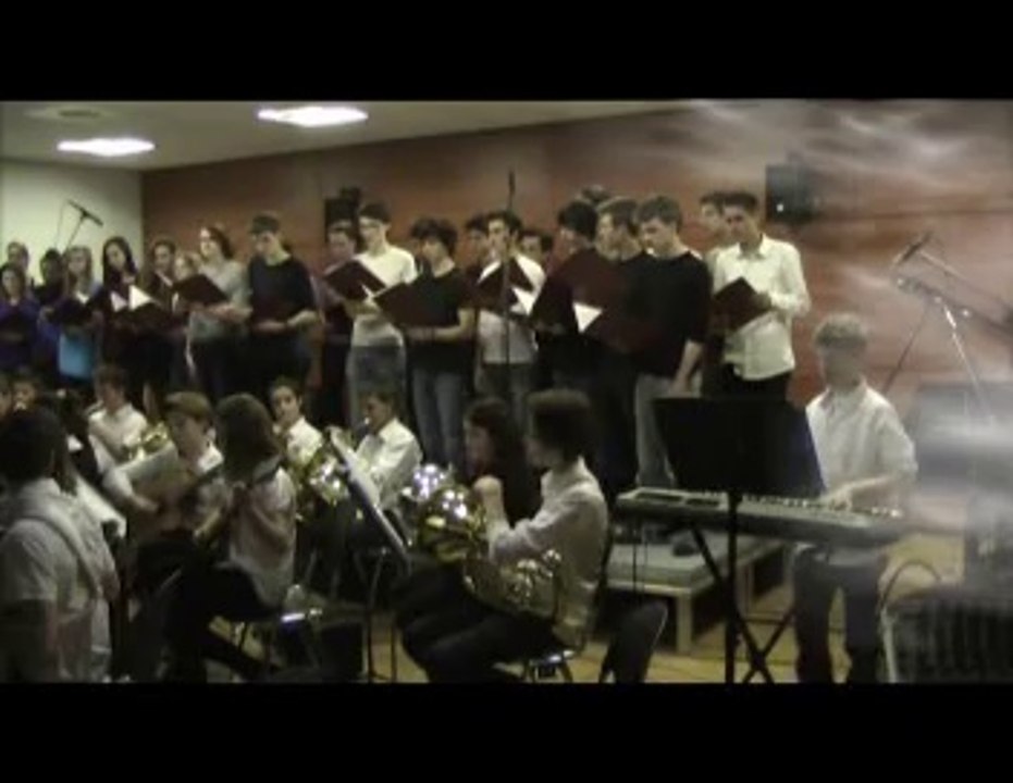 Chorale lycée Hugo de Poitiers/classe CHAM du collège de Lencloître : PARIS Camille