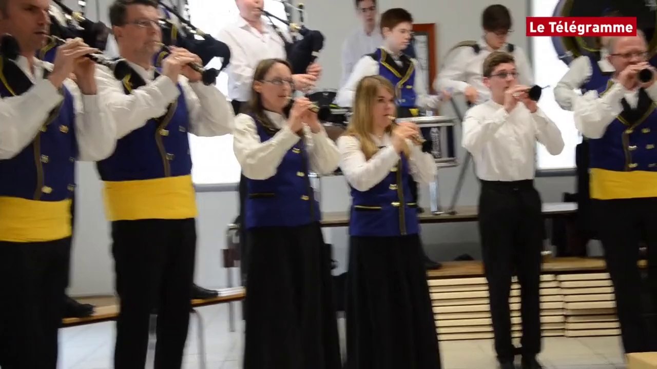 La Roche-Maurice (29). Le Badag Bro Landerne en répétition