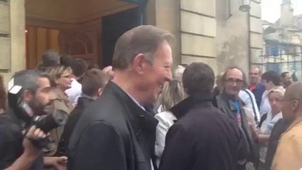 Bar-le-Duc : le gagnant des élections Bertrand Pancher arrive à l'hôtel de ville