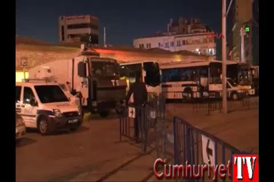 Polis Toma ve zırhlı araçlarla Taksim'de