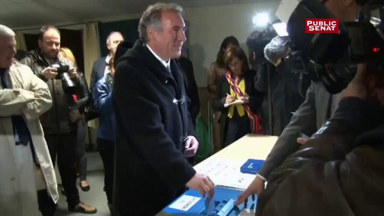 Municipales 2014 : Gérard Collomb et François Bayrou votent