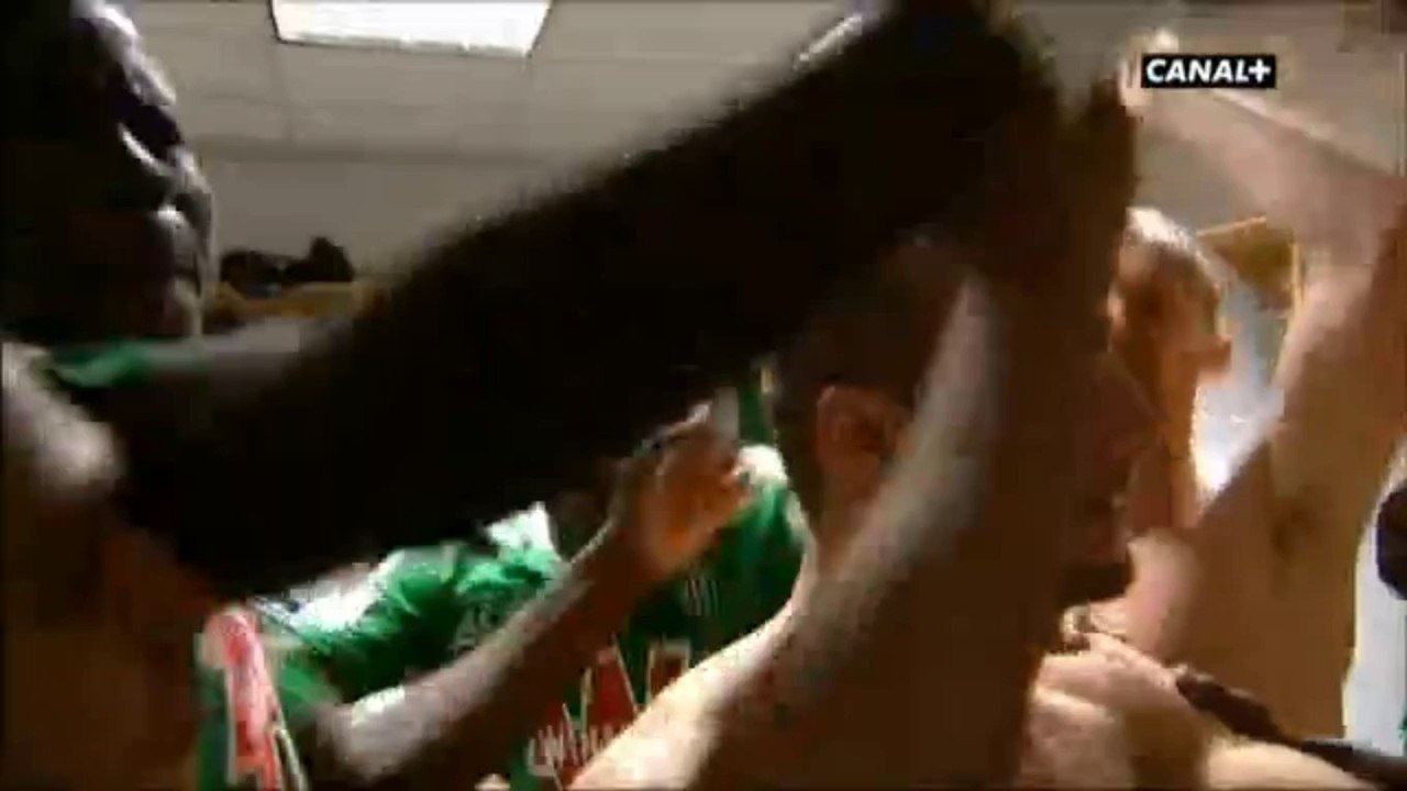 L'ambiance dans le vestiaires des Verts après la victoire à Lyon