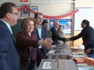 BİLECİK MHP Hüseyin Şensoy oy kullanırken