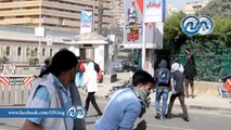 شاهد .. طلاب الإخوان يطلقون الألعاب النارية على قوات الأمن أمام جامعة القاهرة